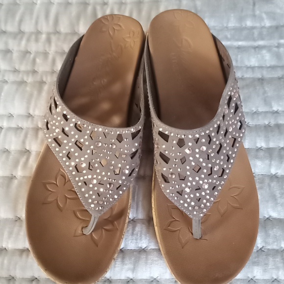 Like new SKECHERS "Cali Dazzled" Wedge Sandals Taupe Brown Bling 9 - Picture 2 of 5